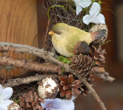 Jarní přírodní věnec s ptáčkem