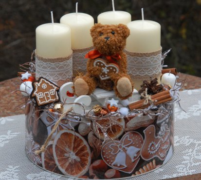 Adventní perníčková dekorace s medvídkem