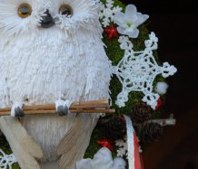Vánoční bílá sova v krajce