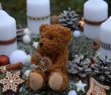 Adventní perníčkový věnec s medvídkem