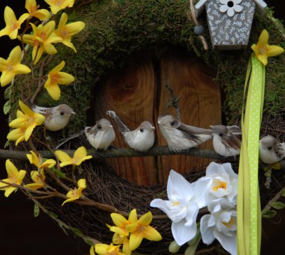 Jarní věnec s ptáčky