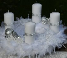 Péřový andělský adventní věnec