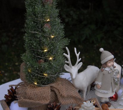 Vánoční dekorace se svítícím stromečkem II.