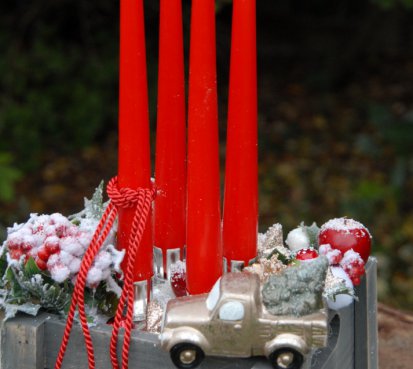 Adventní dekorace s autíčkem
