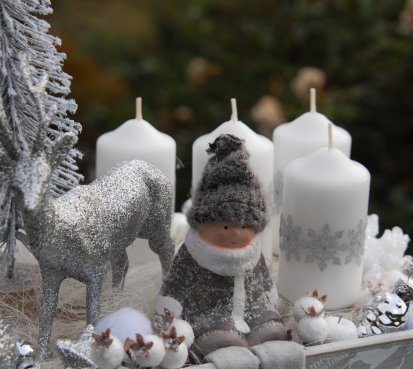 Adventní vánoční dekorace do stříbrna