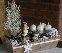Adventní dekorace se svítícím stromečkem