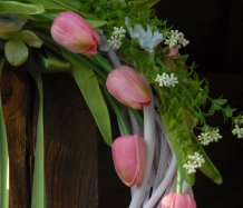 Jarní věnec s tulipány