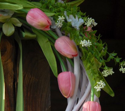 Jarní věnec s tulipány