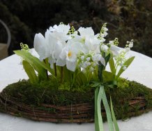 Jemná jarní dekorace v bílé
