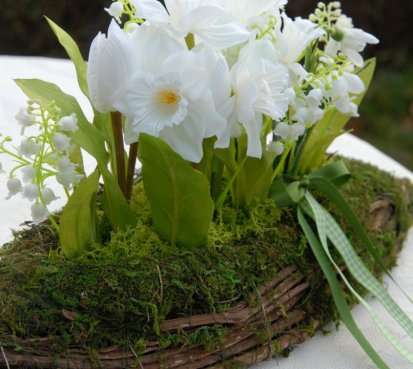 Jemná jarní dekorace v bílé