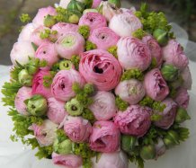Svatební kytice z růžových pryskyřníků