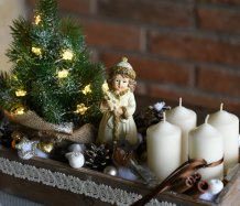 Pohádková adventní dekorace se svítícím stromečkem