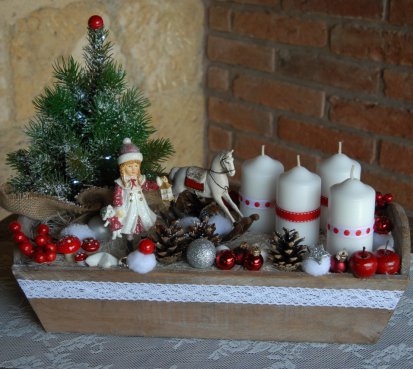 Pohádková adventní dekorace se svítícím stromečkem