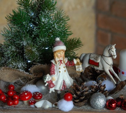 Pohádková adventní dekorace se svítícím stromečkem
