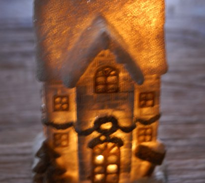 Adventní pohádková dekorace se svítícím domečkem