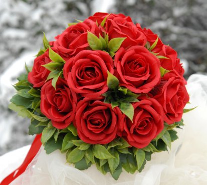 Romantická kytice s červenými růžemi