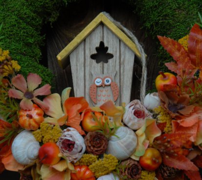 Podzimní věnec s dřevěným domečkem 