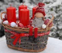 Adventní dekorace s holčičkou