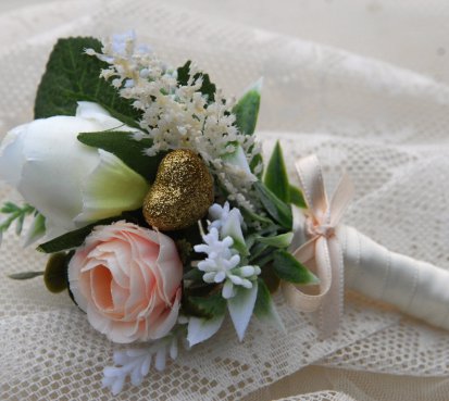 Svatební kytice z dokonalých umělých květin