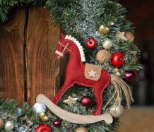 Luxusní vánoční věnec s koníkem