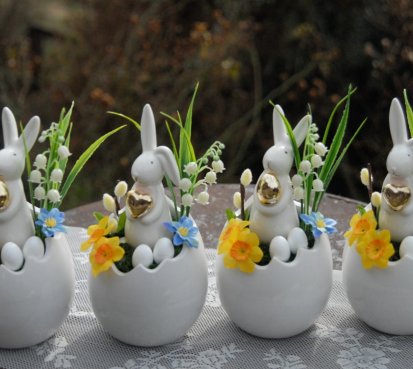 Jarní dekorace se zajíčkem