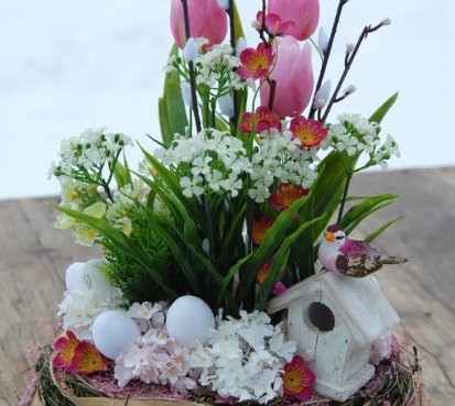 Jarní dekorace v hnízdě