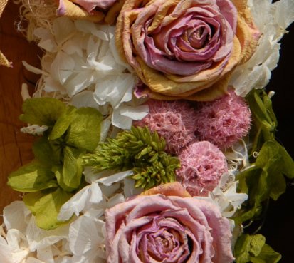 Luxusní romantický věnec s růžemi