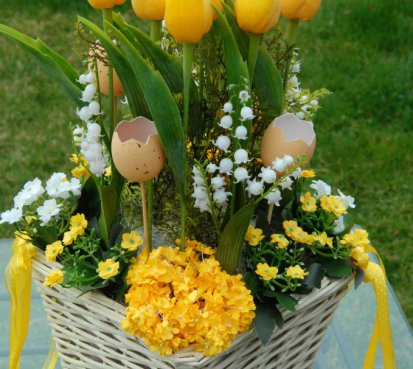 Dekorace s tulipány do žluta