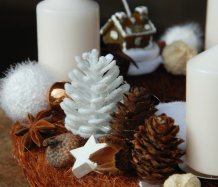 Adventní věnec s perníkovými chaloupkami