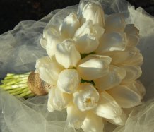 Jarní svatební kytice s tulipány