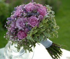 Svatba ve fialových tónech