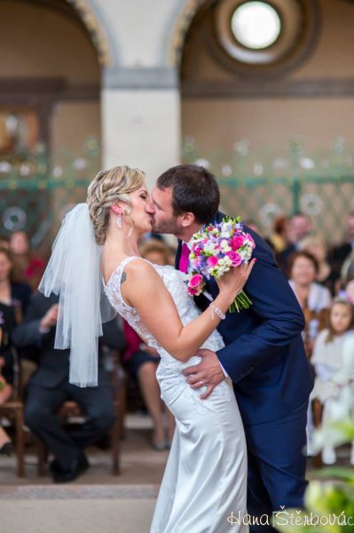 Fialovo růžová svatba