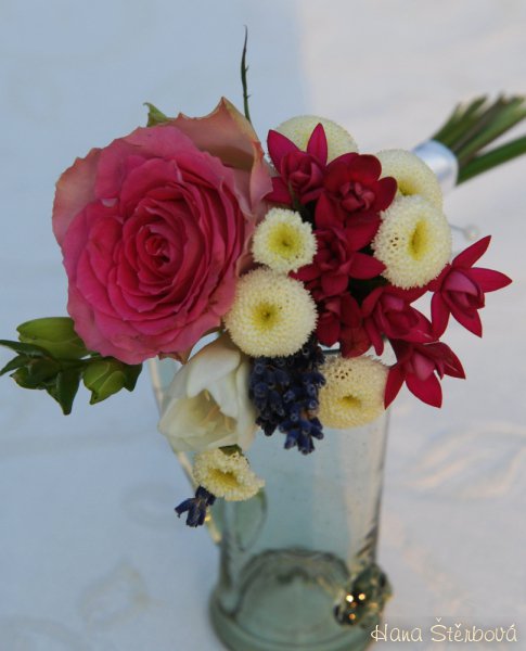 Fialovo růžová svatba