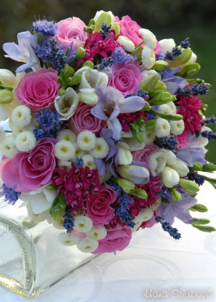 Fialovo růžová svatba