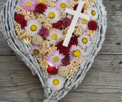 Všichni tam někoho máme