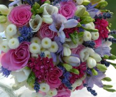 Fialovo růžová svatba