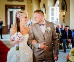 Svatba ve fialových tonech