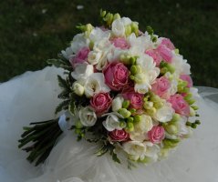 Letní luční svatba