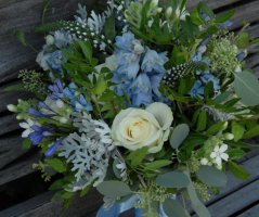 Bleděmodrá svatba v Průhonicích