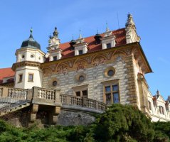 Bleděmodrá svatba v Průhonicích