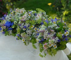 Letní luční svatba