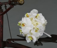 Svatební kytice s orchidejemi