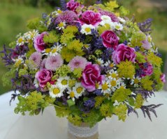 Luční svatba na louce