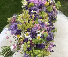 Luční svatba v zahradě